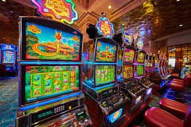 Filipino sports fans watching live basketball and boxing matches on ta903 bet platform